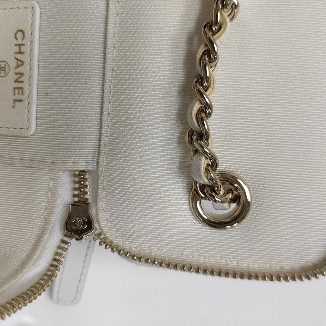 Authenticated pre-owned  Vanity Case Small Quilted Lambskin White - Shoulder Bag at Looply