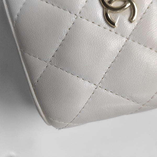 Authenticated pre-owned  Vanity Case Small Quilted Lambskin White - Shoulder Bag at Looply