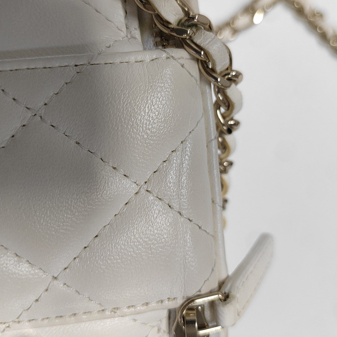 Authenticated pre-owned  Vanity Case Small Quilted Lambskin White - Shoulder Bag at Looply