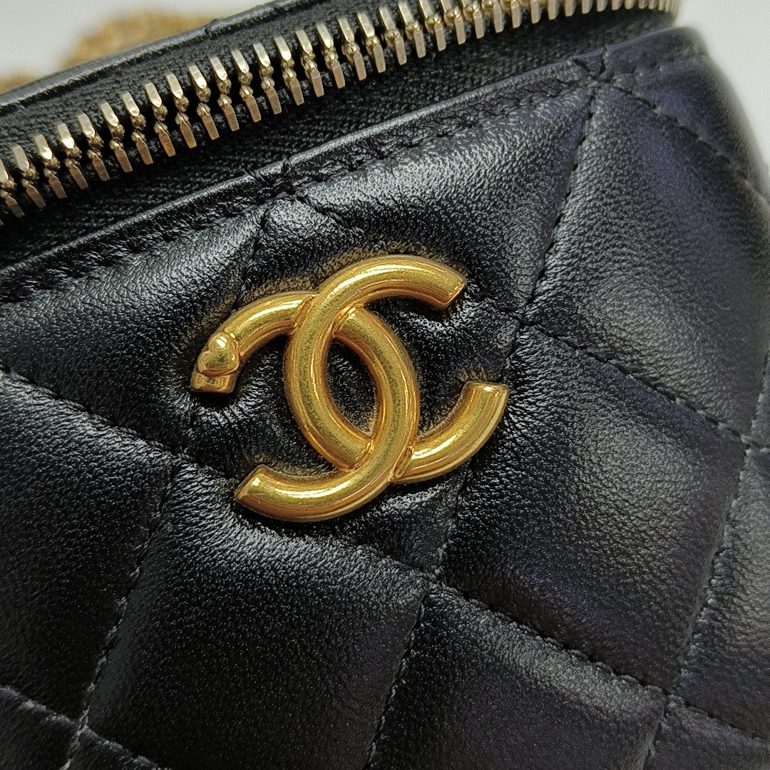 Authenticated pre-owned  Vanity Case Quilted Lambskin Black - Crossbody Bag at Looply