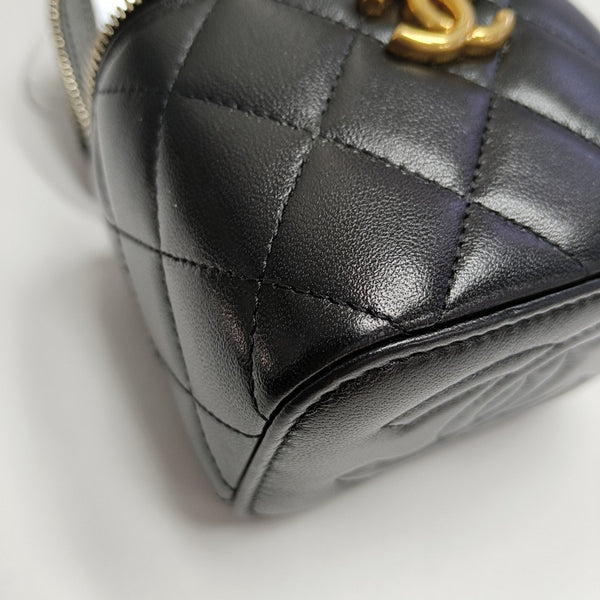 Authenticated pre-owned  Vanity Case Quilted Lambskin Black - Crossbody Bag at Looply