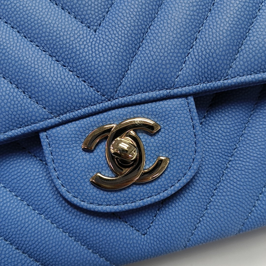 Authenticated pre-owned  Classic Flap Medium Chevron Grained Calfskin Blue - Shoulder Bag at Looply
