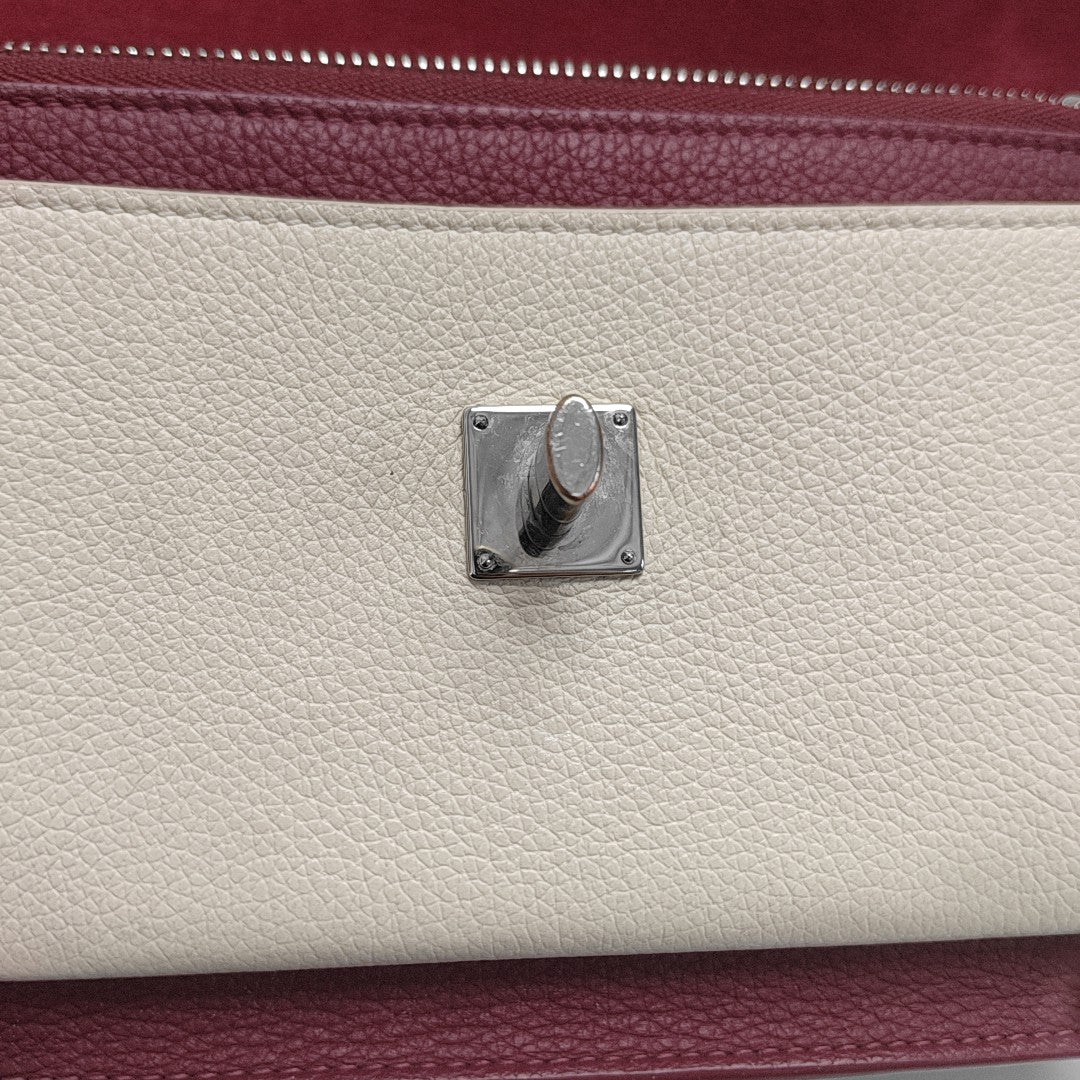 Authenticated pre-owned  Lockme Calfskin Red - Shoulder Bag at Looply