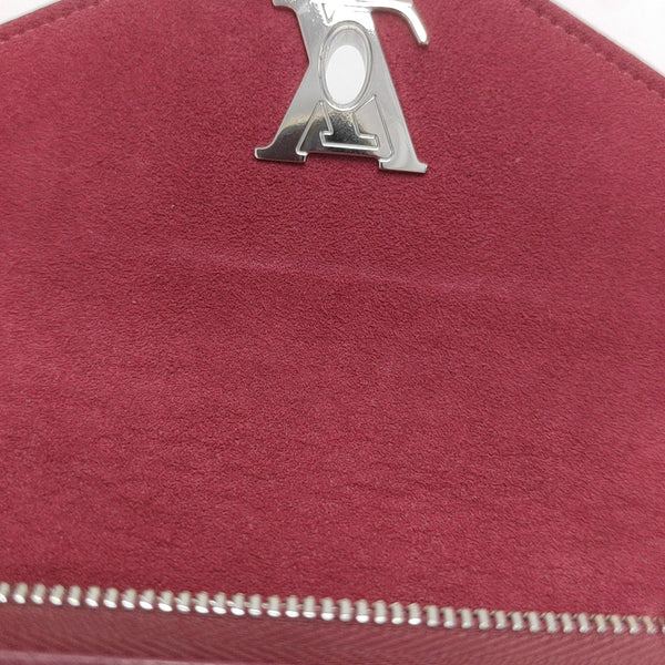 Authenticated pre-owned  Lockme Calfskin Red - Shoulder Bag at Looply