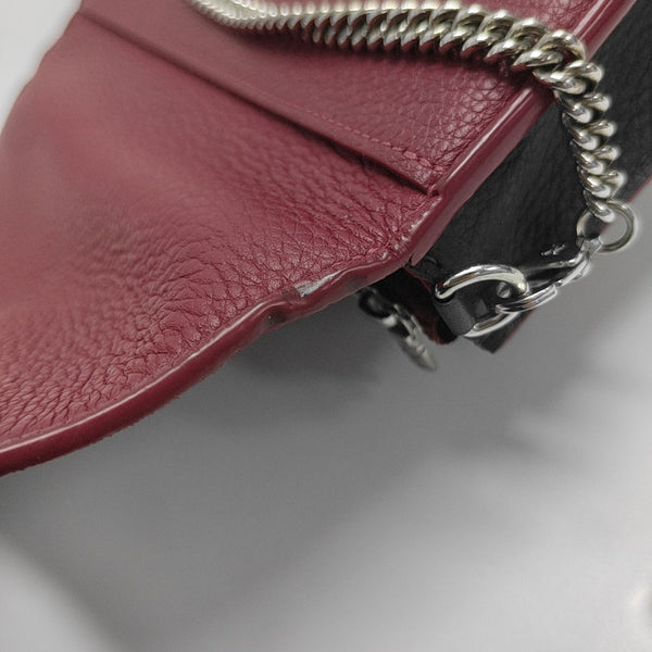 Authenticated pre-owned  Lockme Calfskin Red - Shoulder Bag at Looply