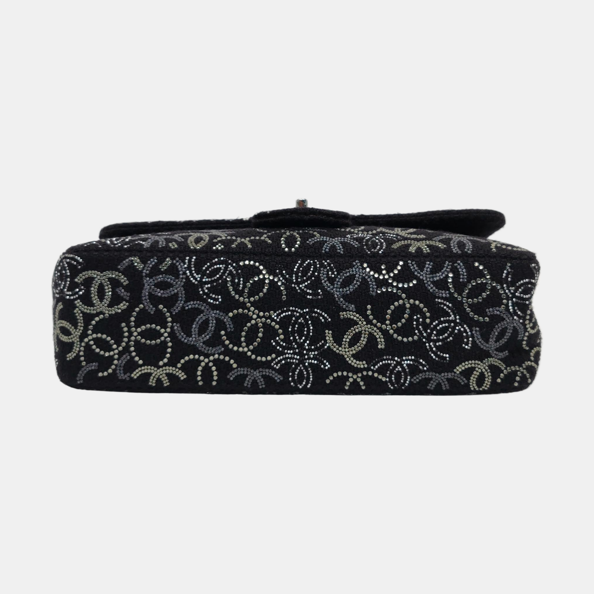 Authenticated pre-owned  Classic Flap Fabric Black - Shoulder Bag at Looply