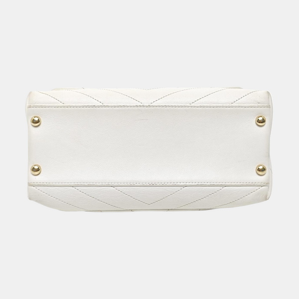 Authenticated pre-owned  Classic Flap Calfskin White - Shoulder Bag at Looply