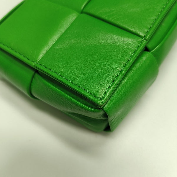 Authenticated pre-owned  Cassette Small Calfskin Green - Crossbody Bag at Looply