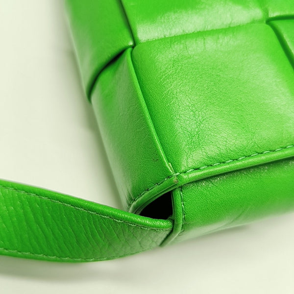 Authenticated pre-owned  Cassette Small Calfskin Green - Crossbody Bag at Looply