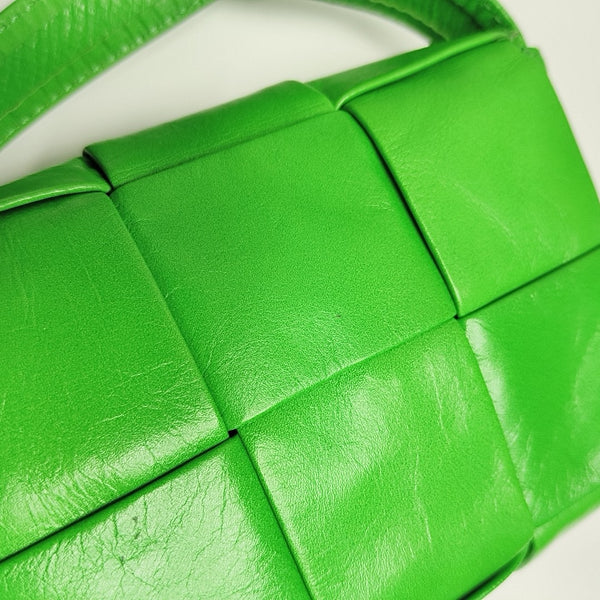 Authenticated pre-owned  Cassette Small Calfskin Green - Crossbody Bag at Looply