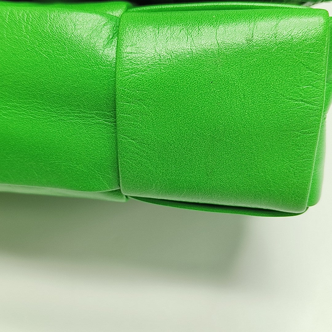 Authenticated pre-owned  Cassette Small Calfskin Green - Crossbody Bag at Looply