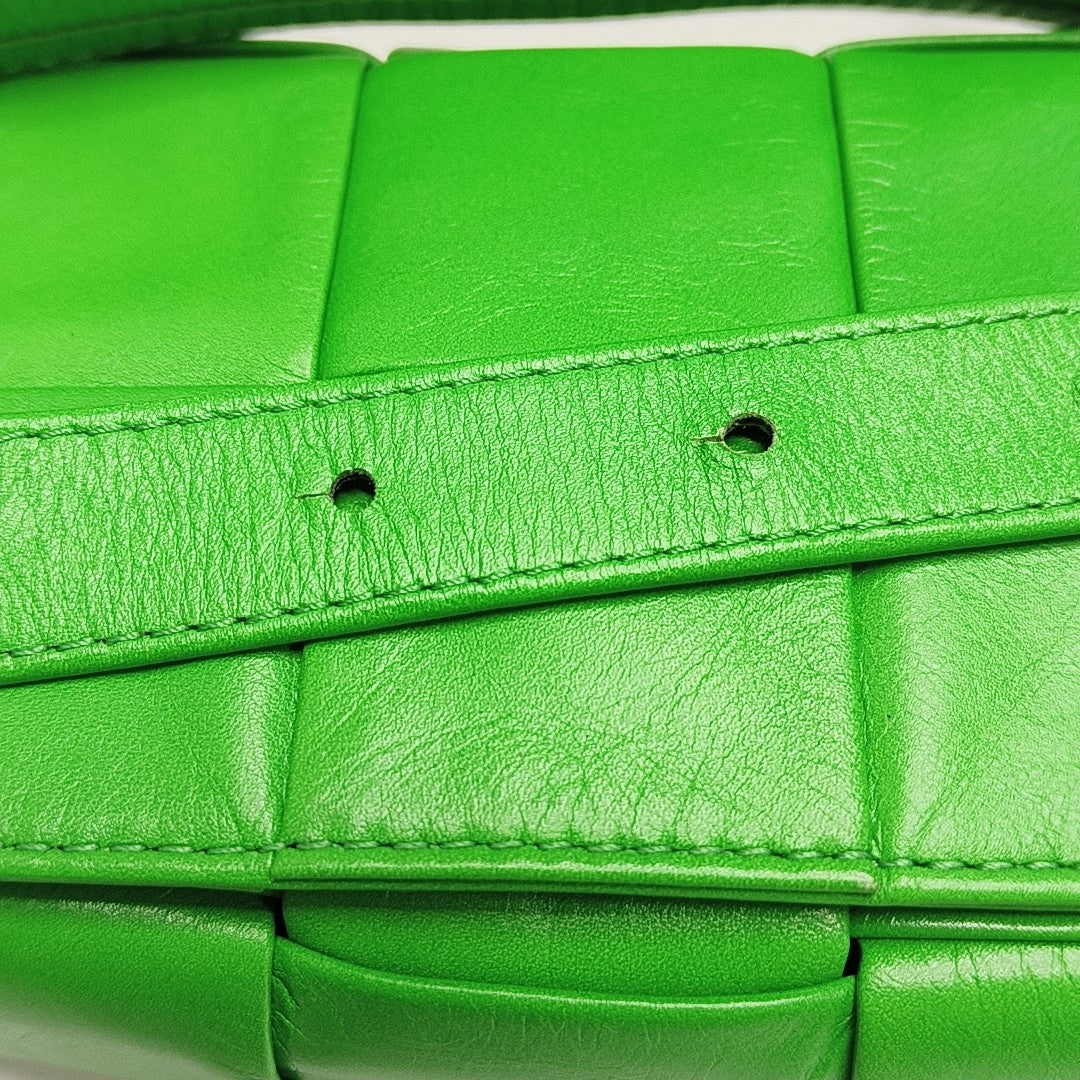 Authenticated pre-owned  Cassette Small Calfskin Green - Crossbody Bag at Looply