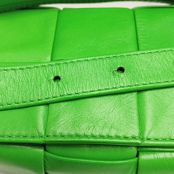 Authenticated pre-owned  Cassette Small Calfskin Green - Crossbody Bag at Looply