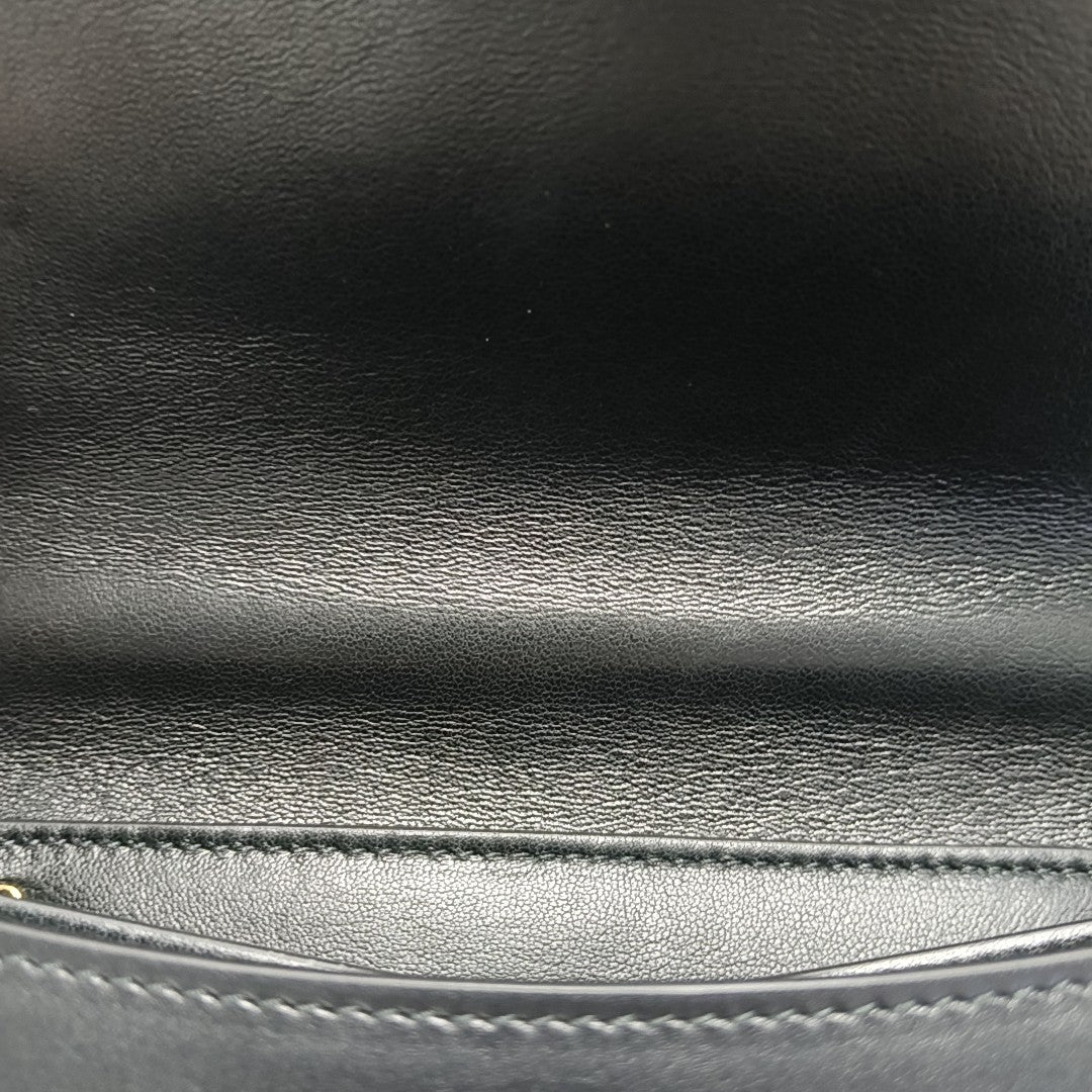 Authenticated pre-owned  Mount Calfskin Black - Shoulder Bag at Looply