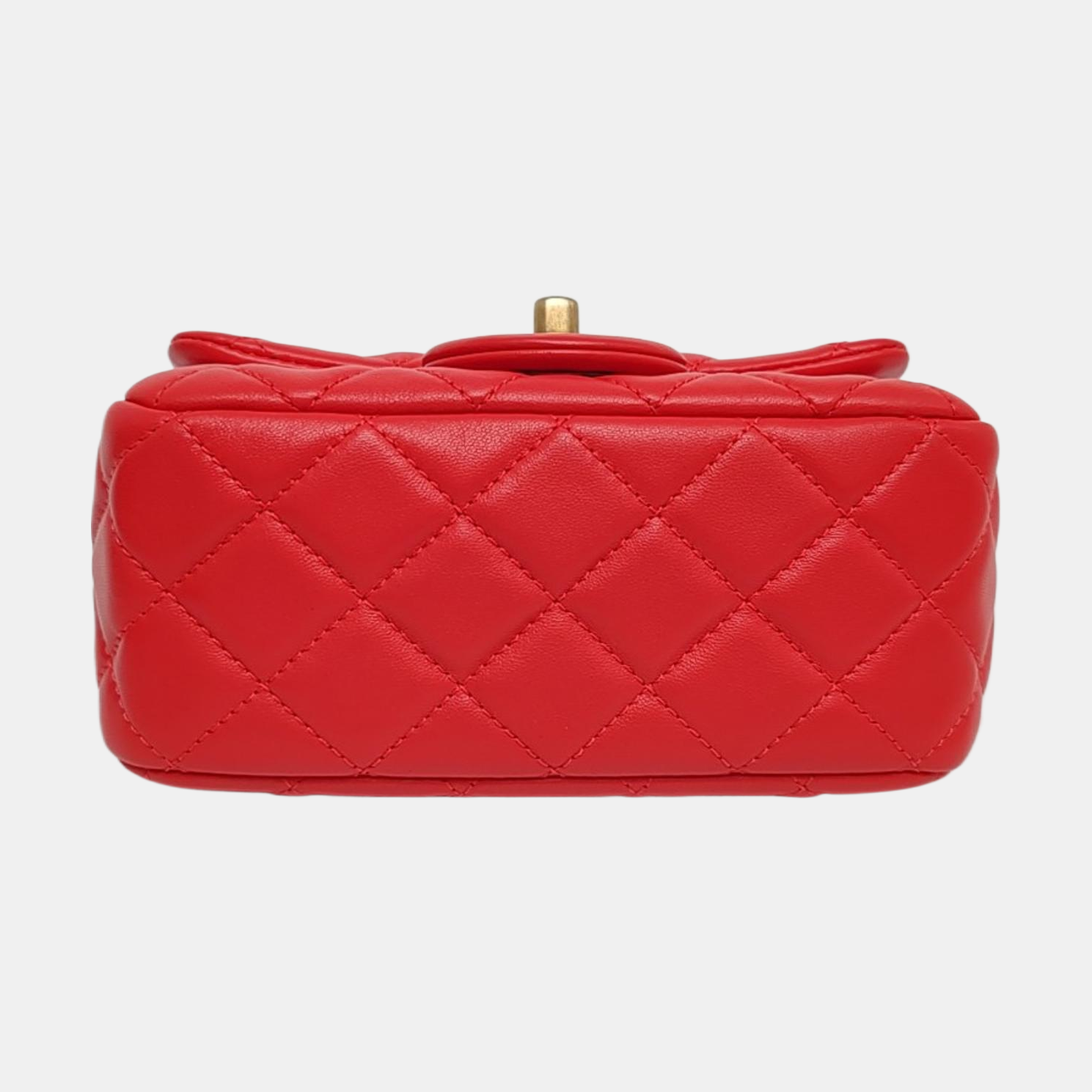 Authenticated pre-owned  Classic Flap Quilted Lambskin Red - Crossbody Bag at Looply