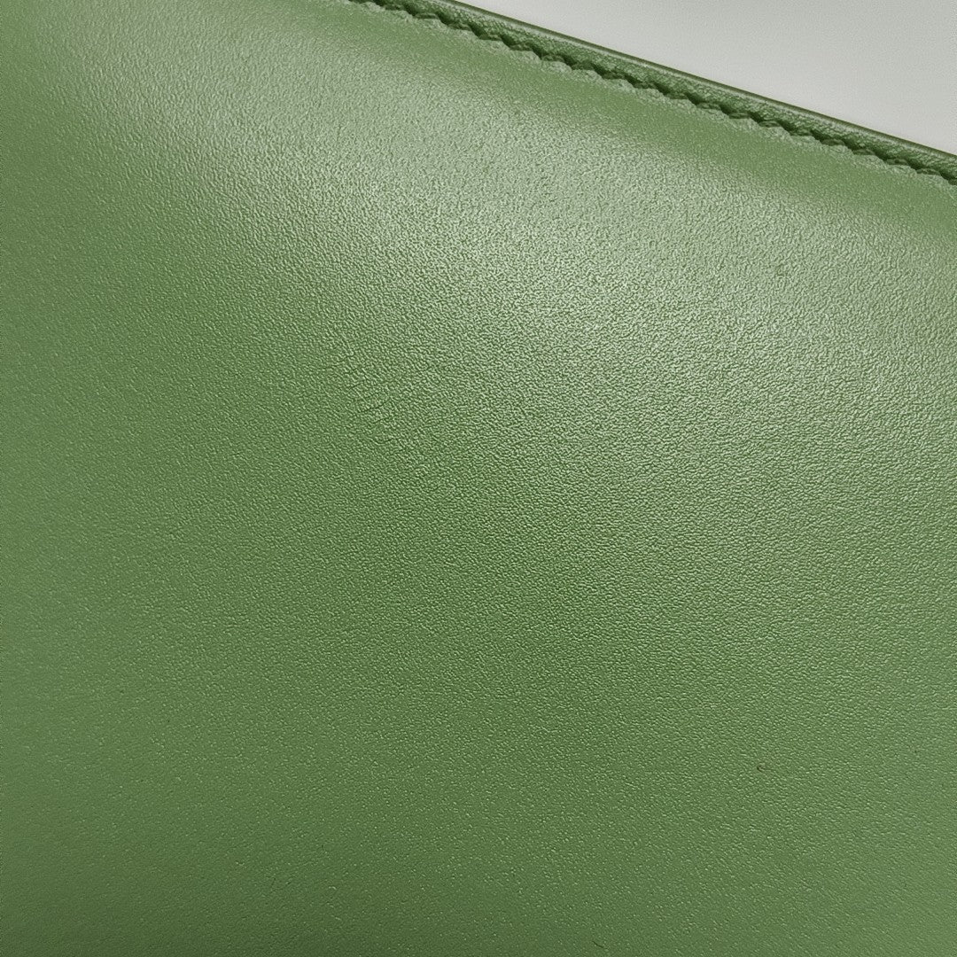 30 Montaigne Calfskin Green