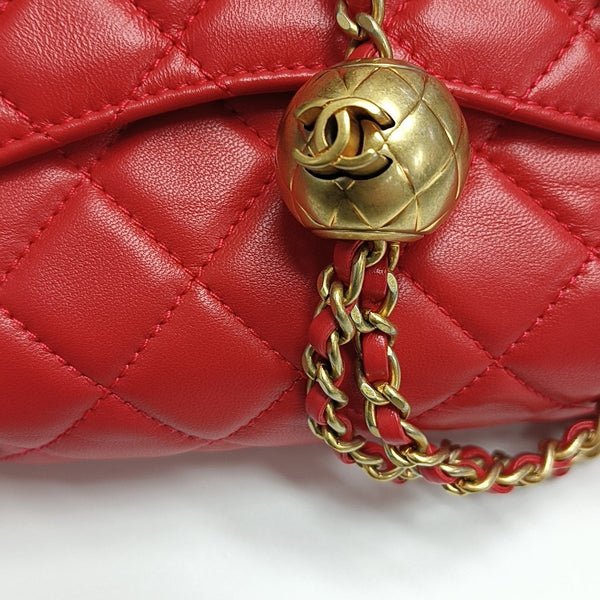 Authenticated pre-owned  Classic Flap Quilted Lambskin Red - Crossbody Bag at Looply