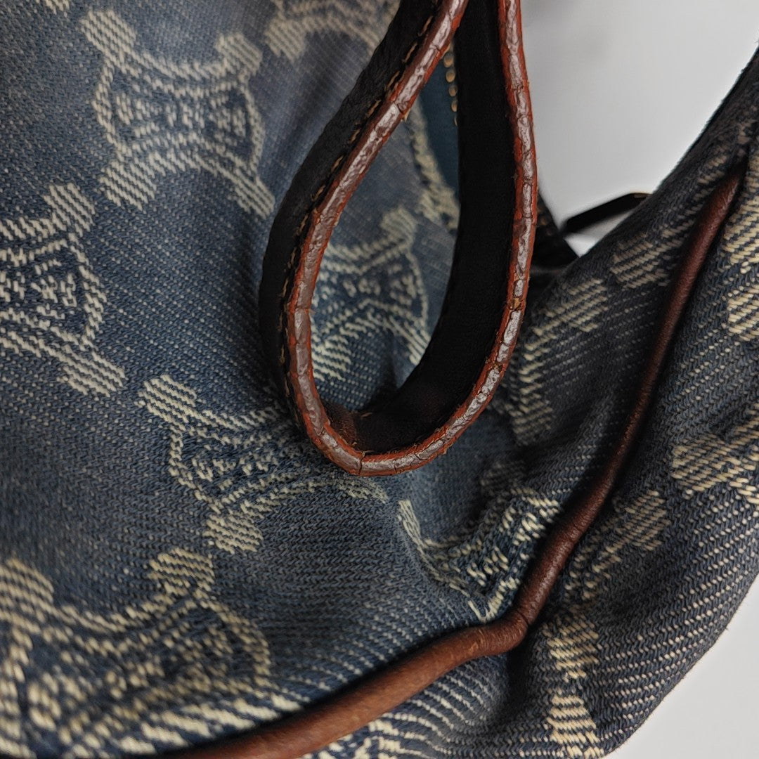 Canvas Blue