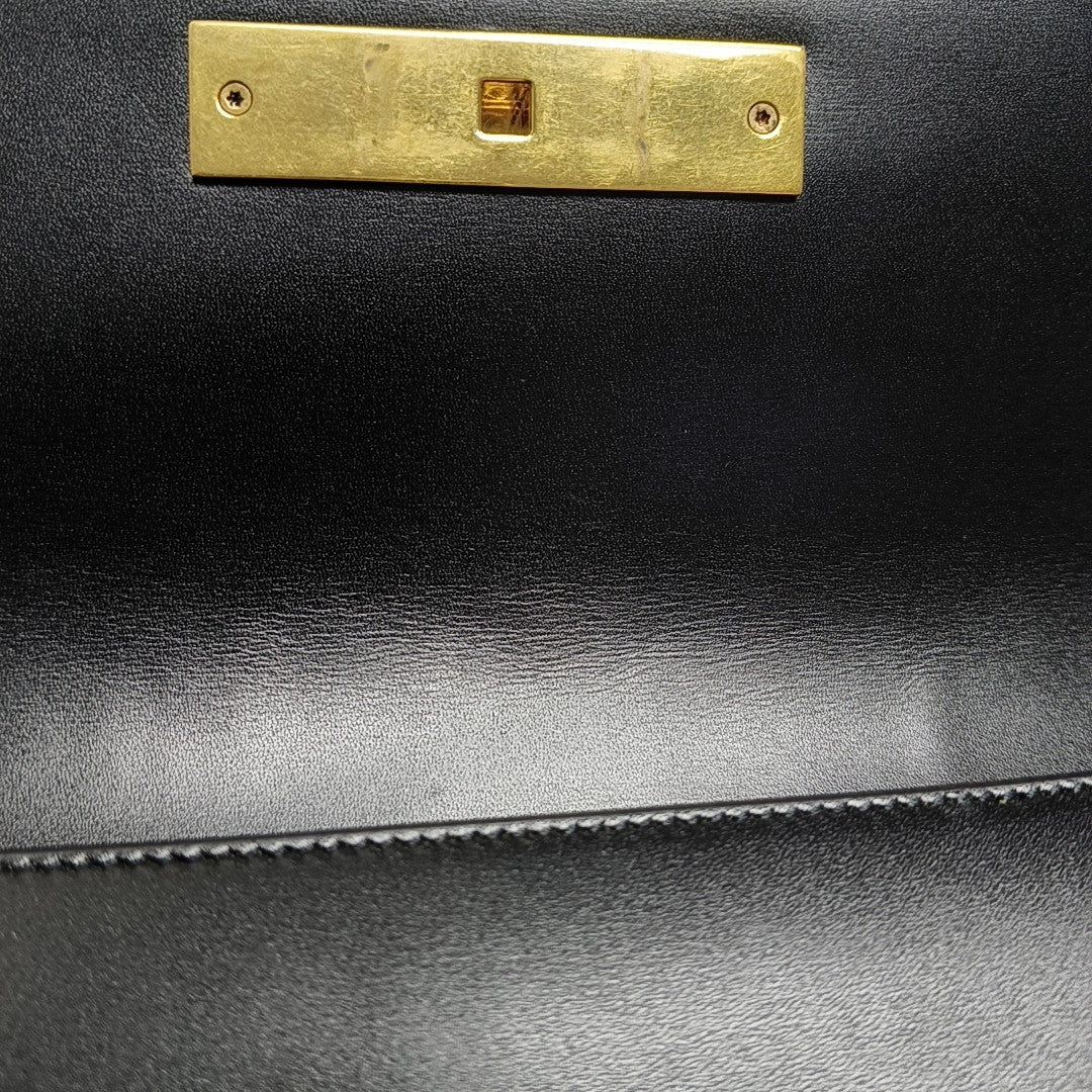 MANHATTAN Medium Calfskin Black