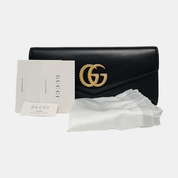Authenticated pre-owned  GG Marmont Calfskin Black - Clutch at Looply