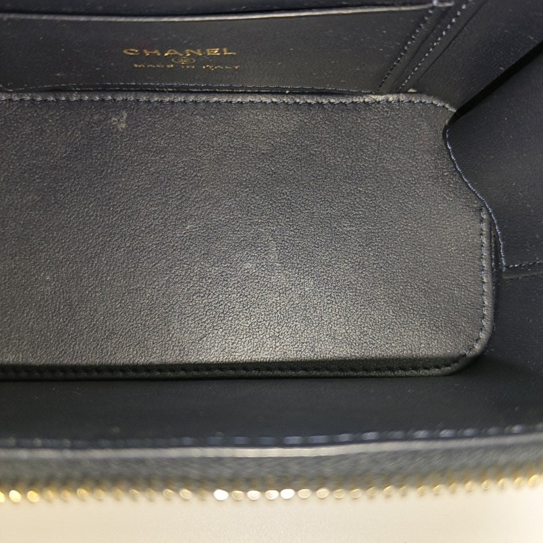 Authenticated pre-owned  Vanity Case Quilted Wool Blue - Shoulder Bag at Looply