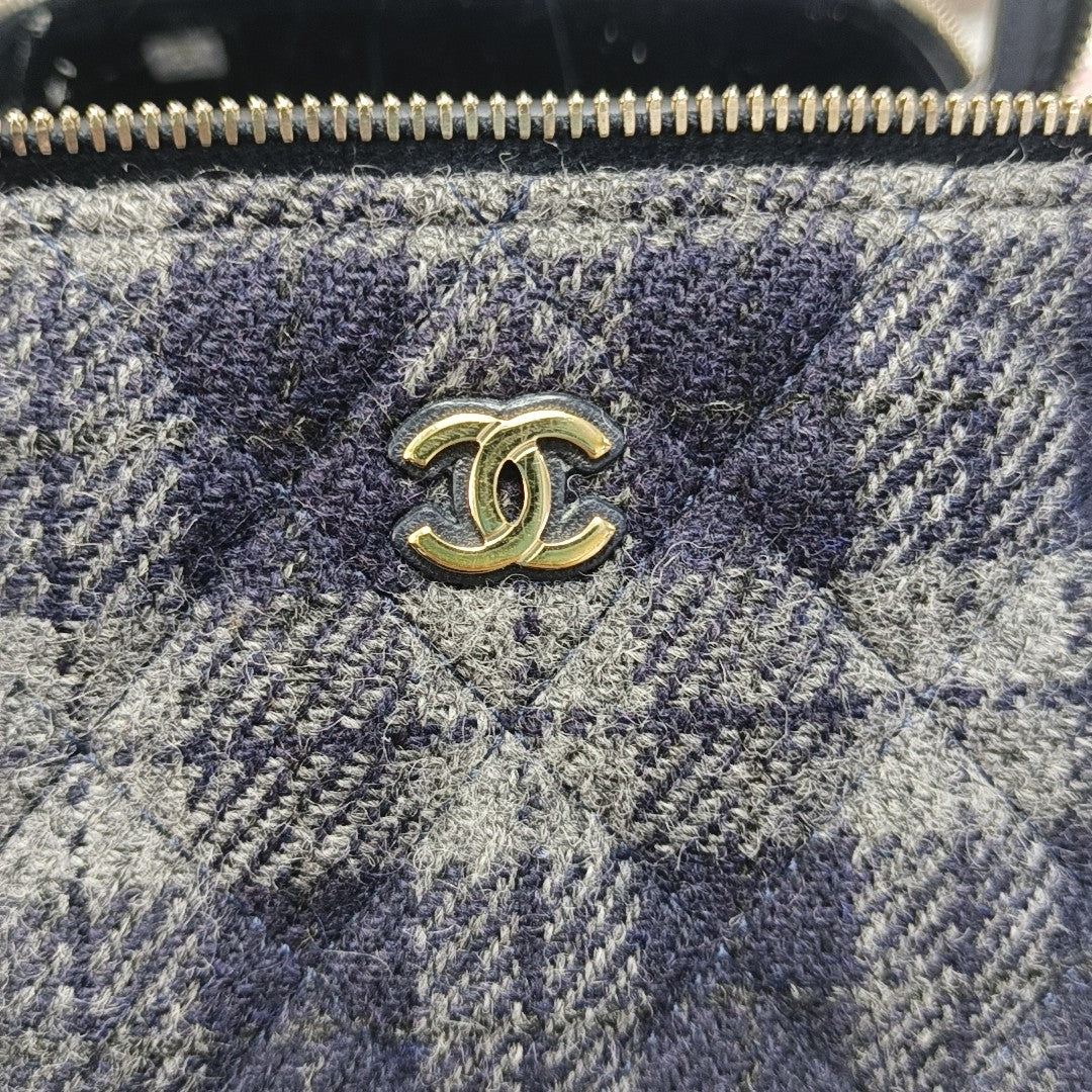 Authenticated pre-owned  Vanity Case Quilted Wool Blue - Shoulder Bag at Looply