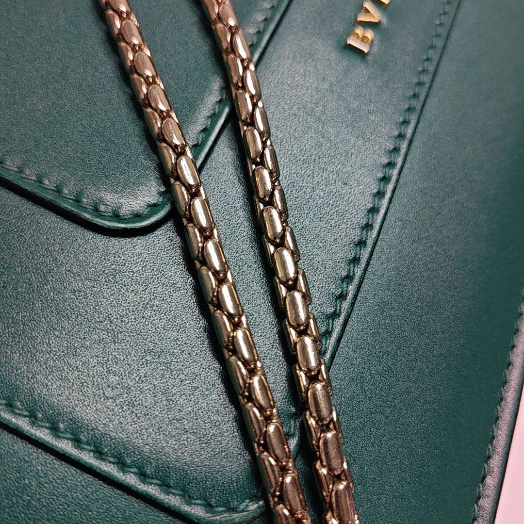 SERPENTI FOREVER Medium Calfskin Green