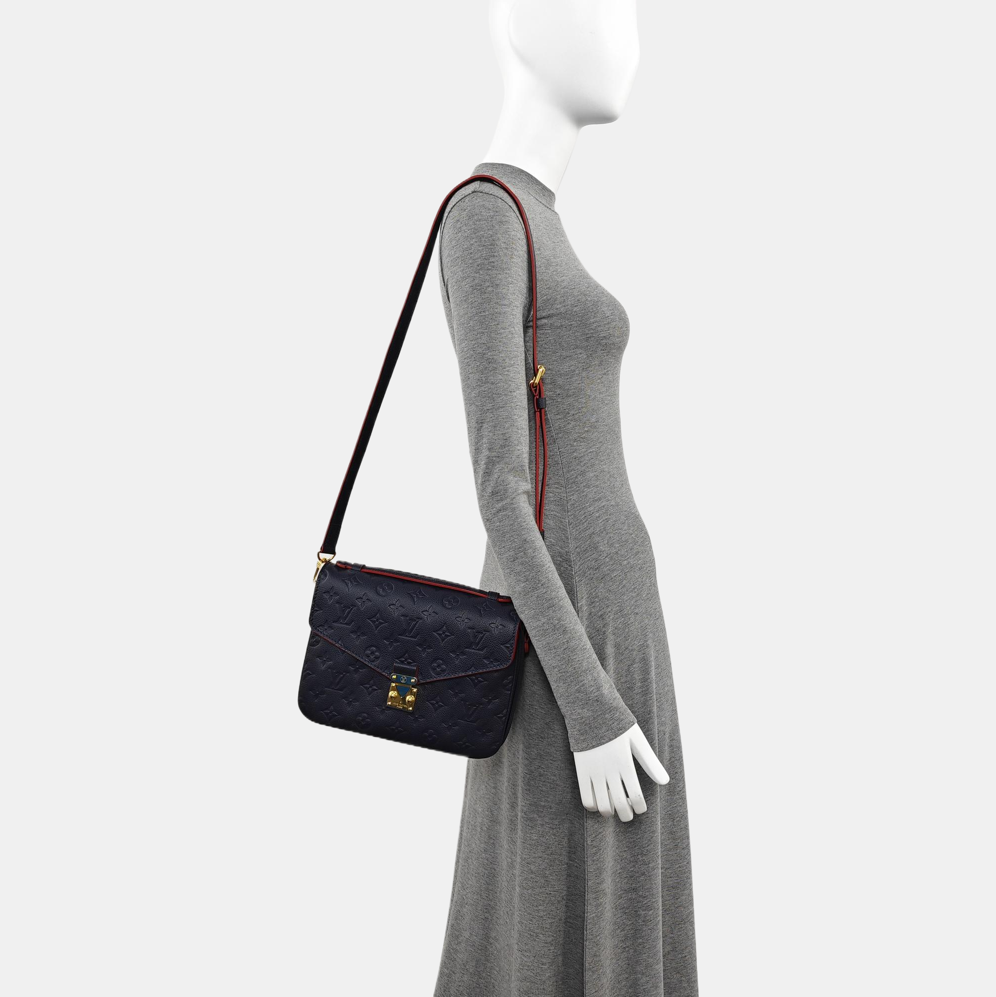 Authenticated pre-owned  Métis MM Calfskin Blue - Shoulder Bag at Looply