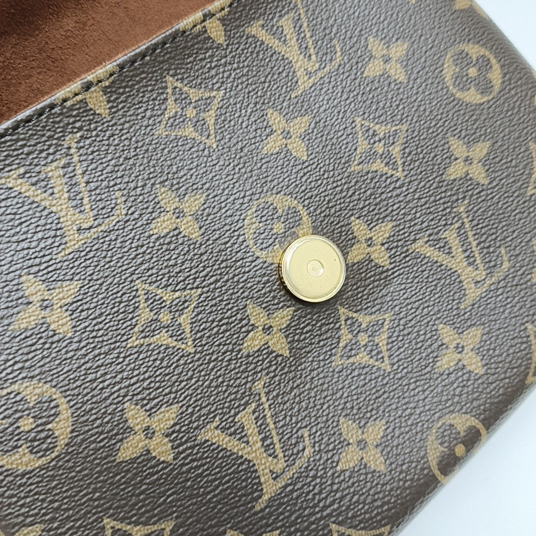 Authenticated pre-owned  Locky BB Monogram Coated Canvas Brown - Shoulder Bag at Looply