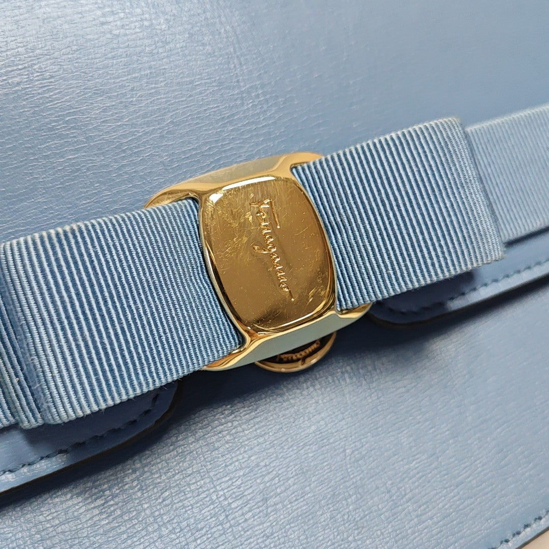 Vara Medium Calfskin Blue