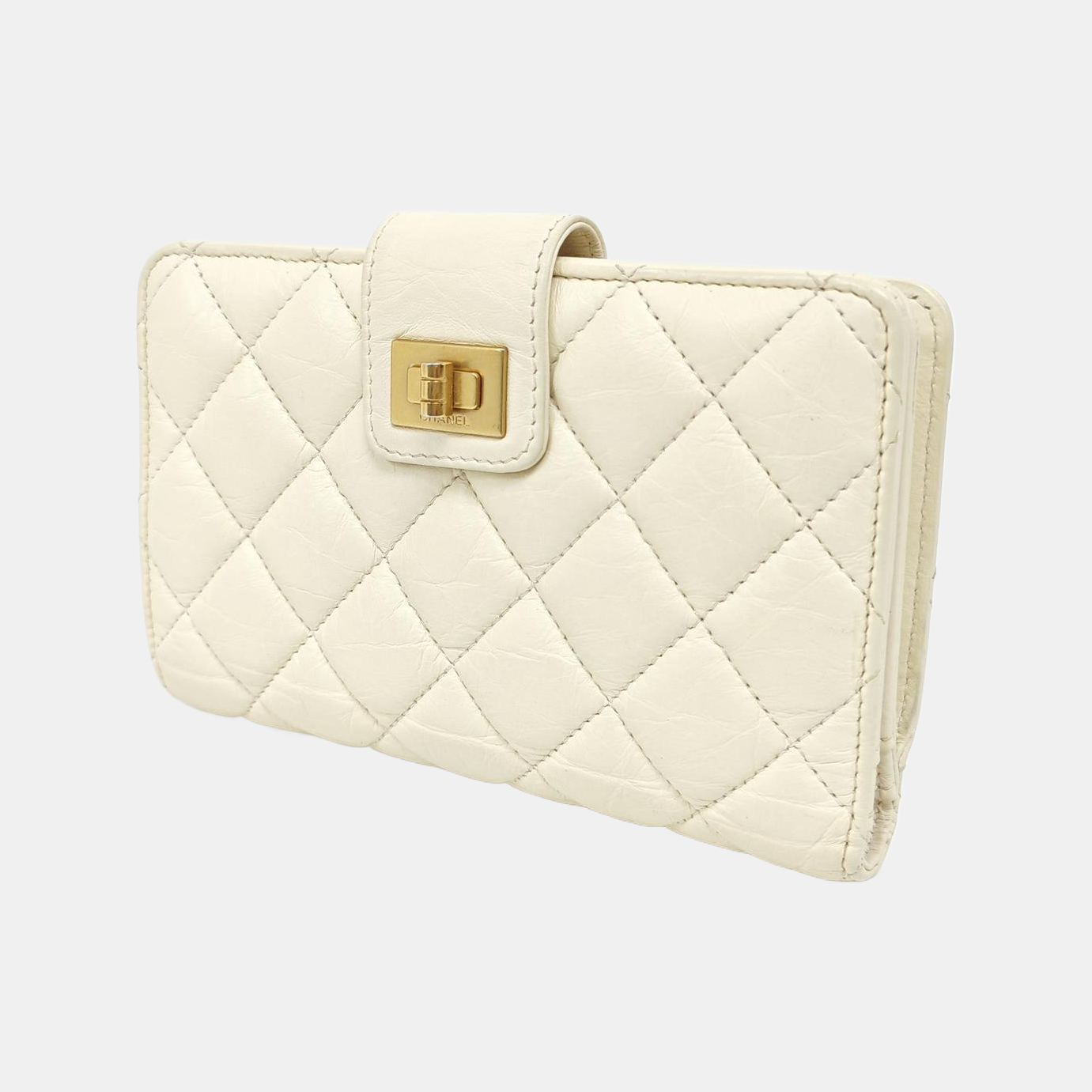 Authenticated pre-owned  2.55 Quilted Calfskin White Wallet - Wallet at Looply