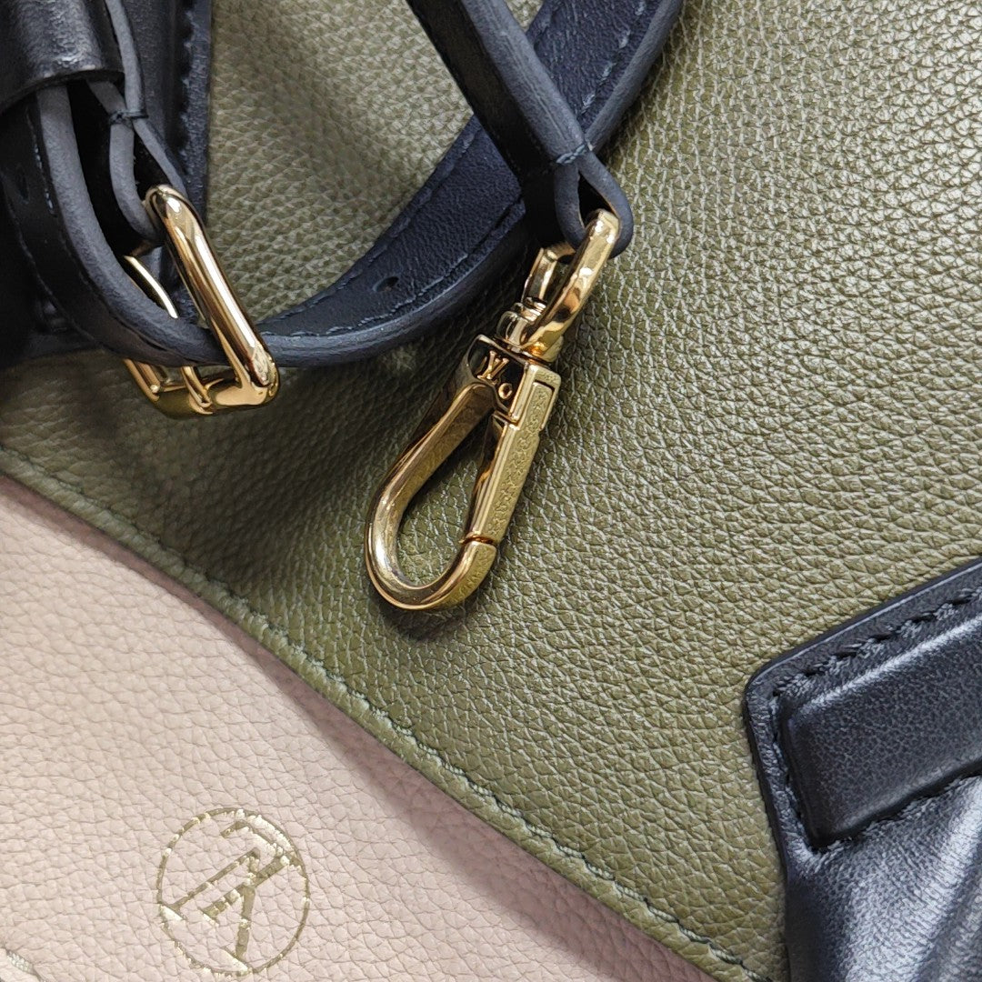 ON MY SIDE MM Monogram Calfskin Green