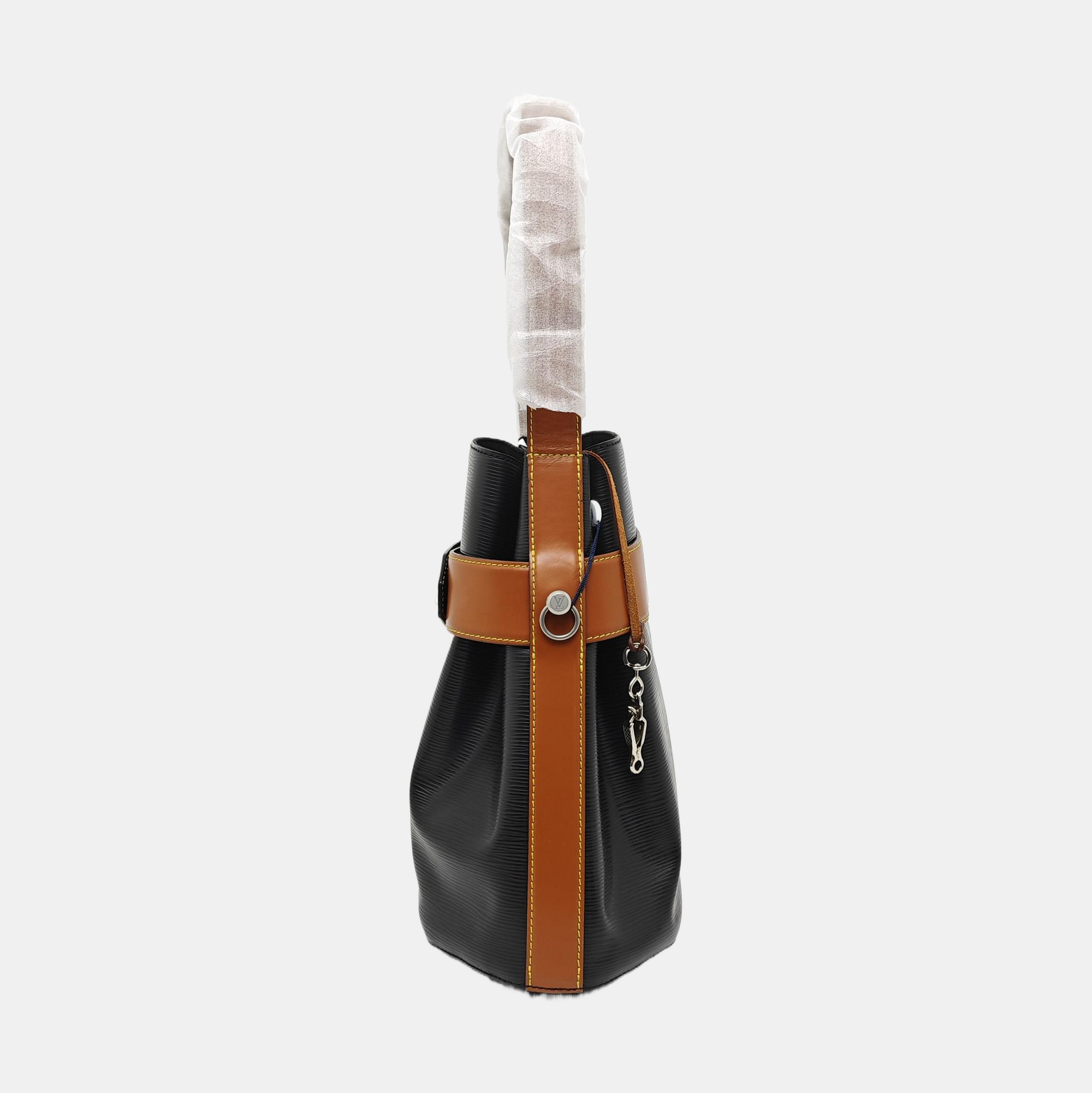 Authenticated pre-owned  Twist Epi Black - Shoulder Bag at Looply