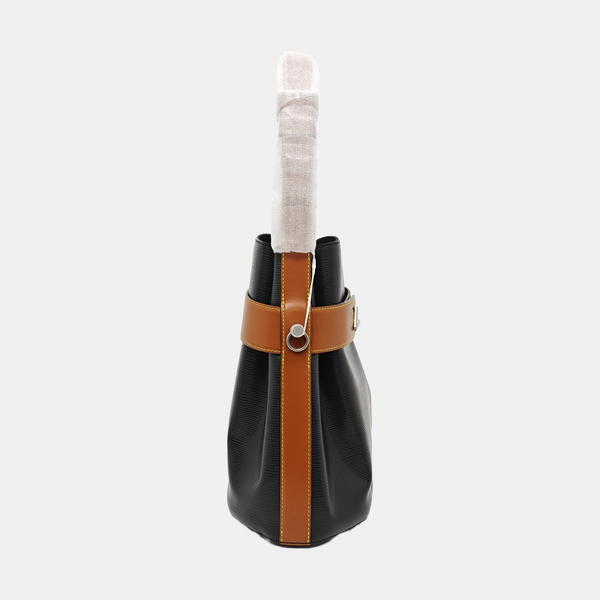 Authenticated pre-owned  Twist Epi Black - Shoulder Bag at Looply