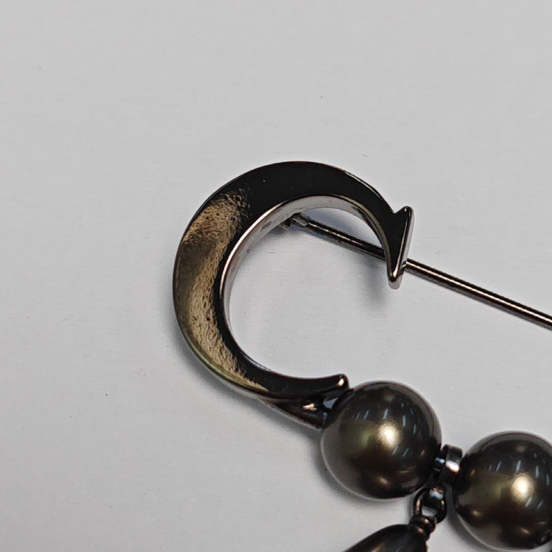 Authenticated pre-owned  Black-tone Metal Faux Pearl Brooch - Brooch at Looply