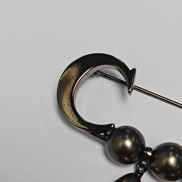 Authenticated pre-owned  Black-tone Metal Faux Pearl Brooch - Brooch at Looply