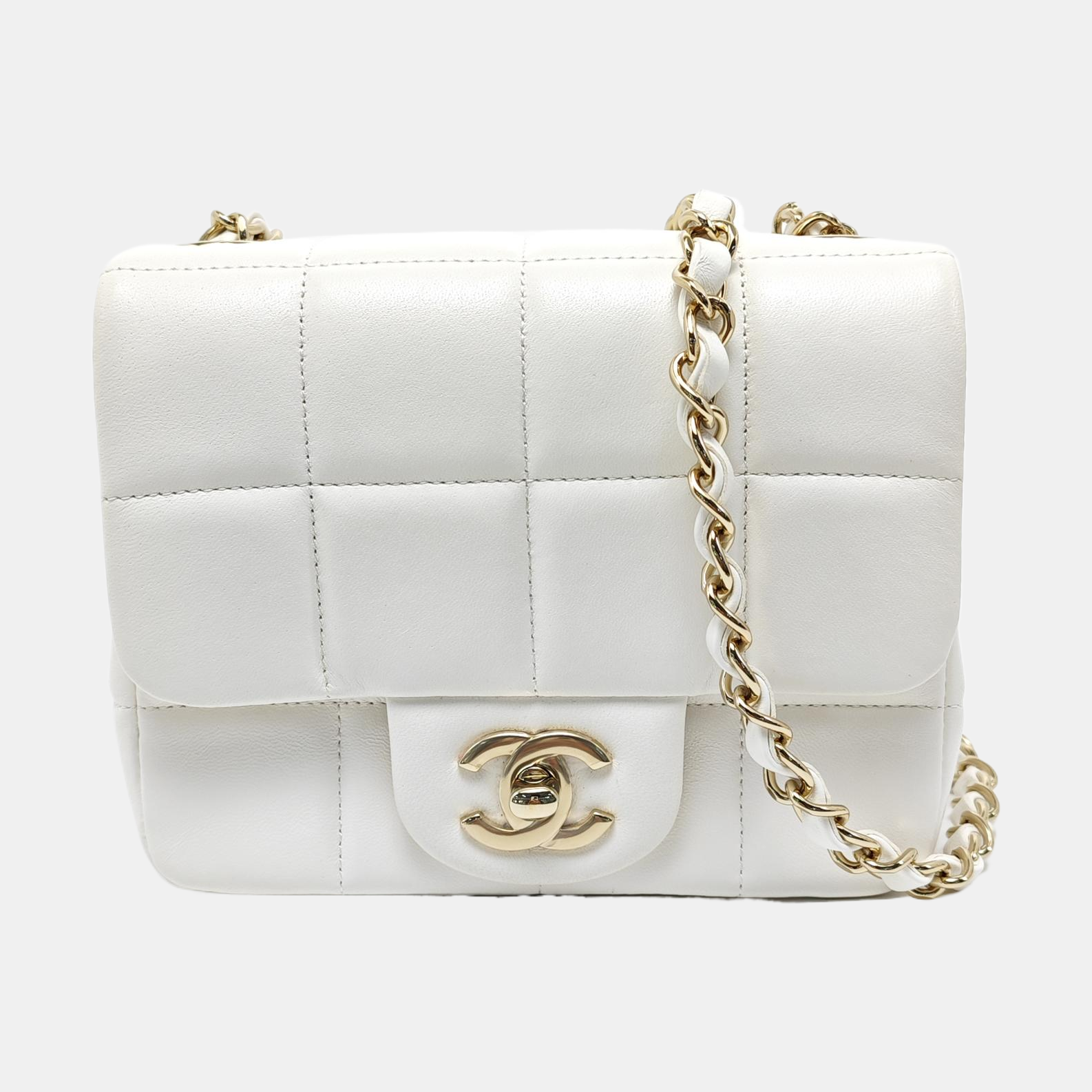 Authenticated pre-owned  Classic Flap Lambskin White - Shoulder Bag at Looply