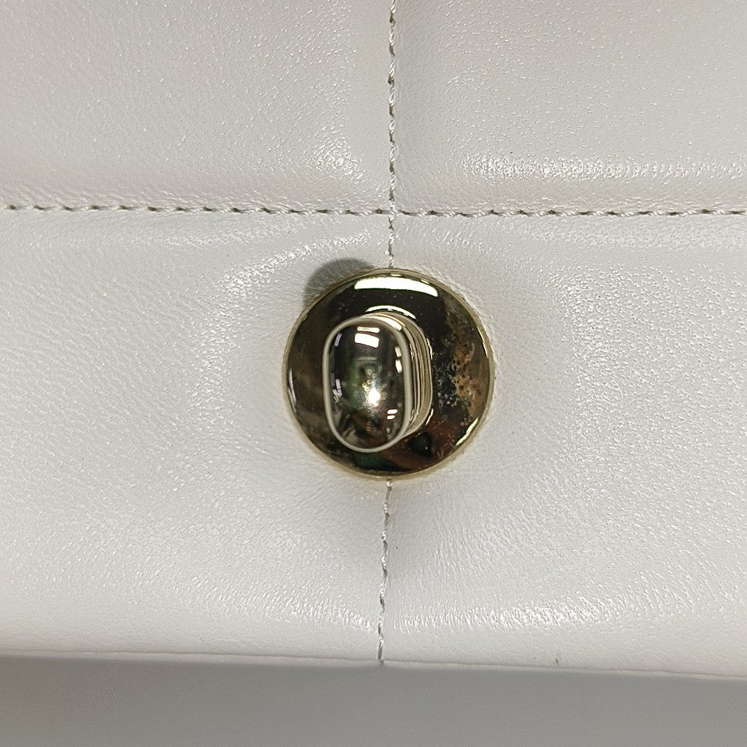Authenticated pre-owned  Classic Flap Lambskin White - Shoulder Bag at Looply