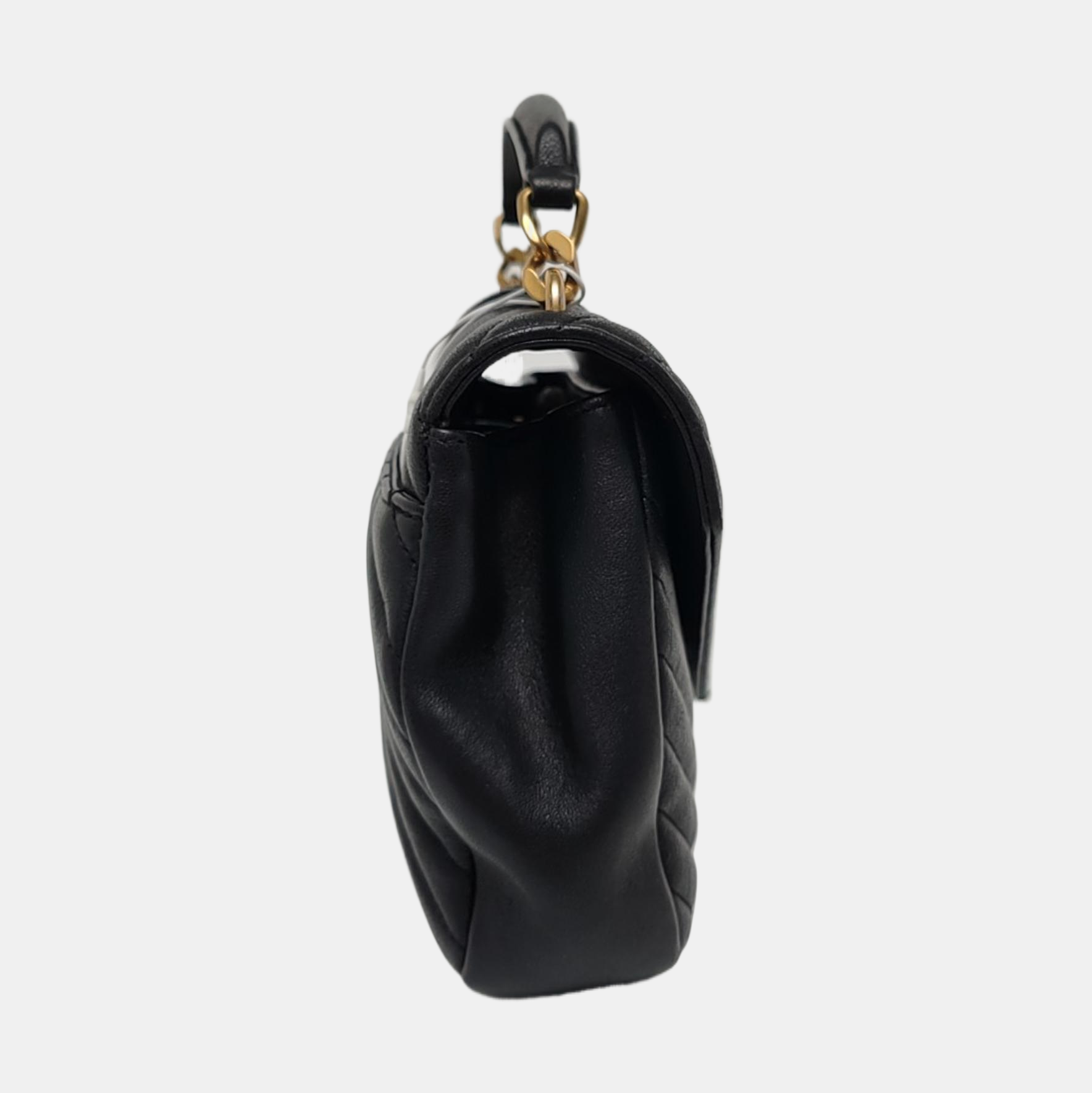 COLLEGE Medium Chevron Lambskin Black