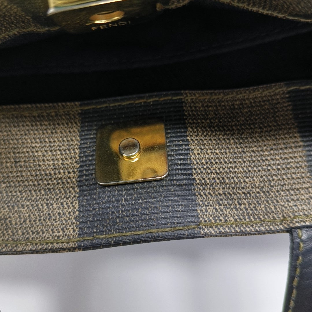 Bolso de hombro de lona revestida marrón
