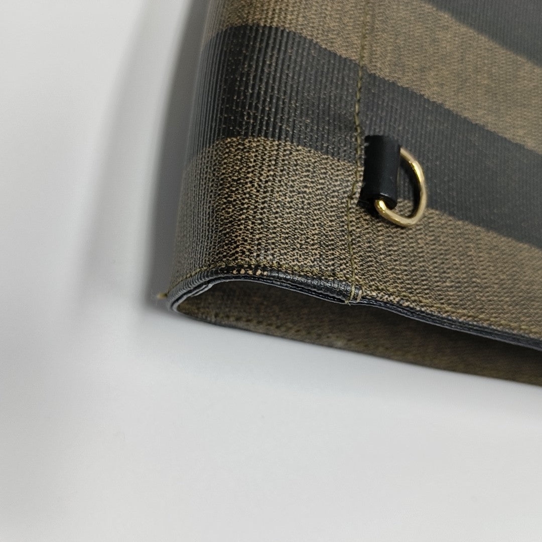 Bolso de hombro de lona revestida marrón