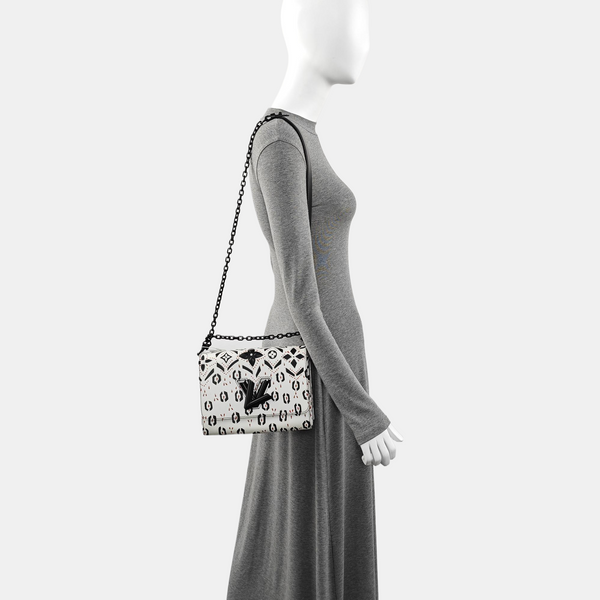 Authenticated pre-owned  Twist MM Calfskin White - Shoulder Bag at Looply