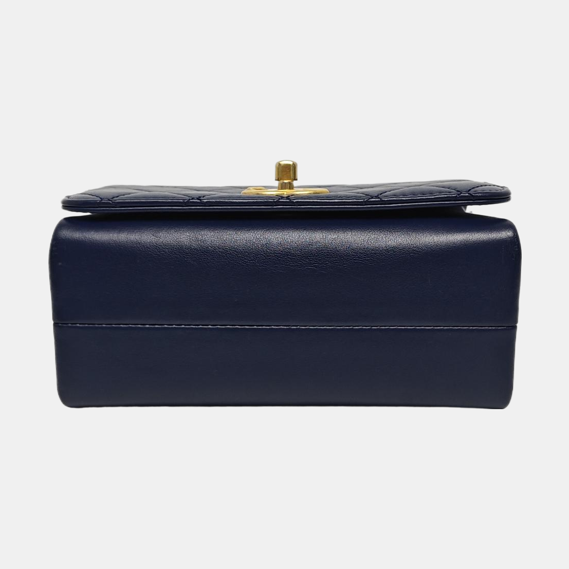 Authenticated pre-owned  Classic Flap Quilted Calfskin Blue - Shoulder Bag at Looply