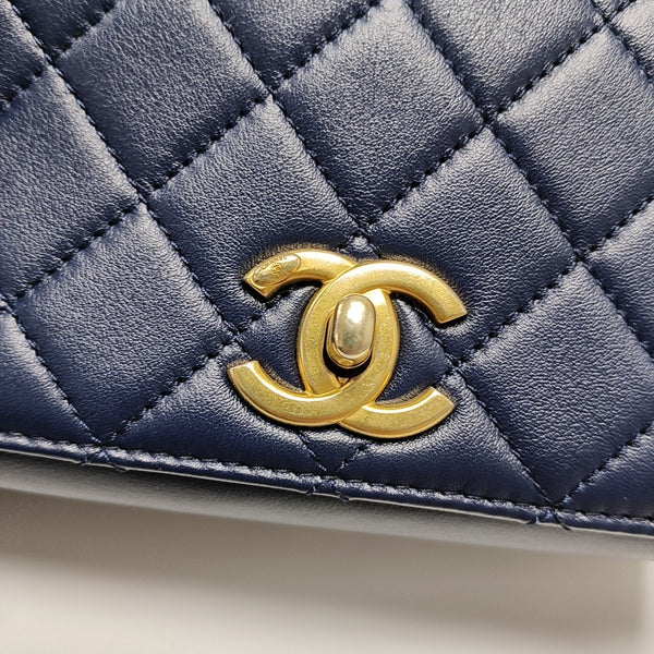 Authenticated pre-owned  Classic Flap Quilted Calfskin Blue - Shoulder Bag at Looply