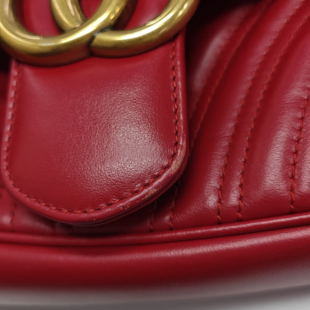 Authenticated pre-owned  GG Marmont Medium Calfskin Red - Shoulder Bag at Looply