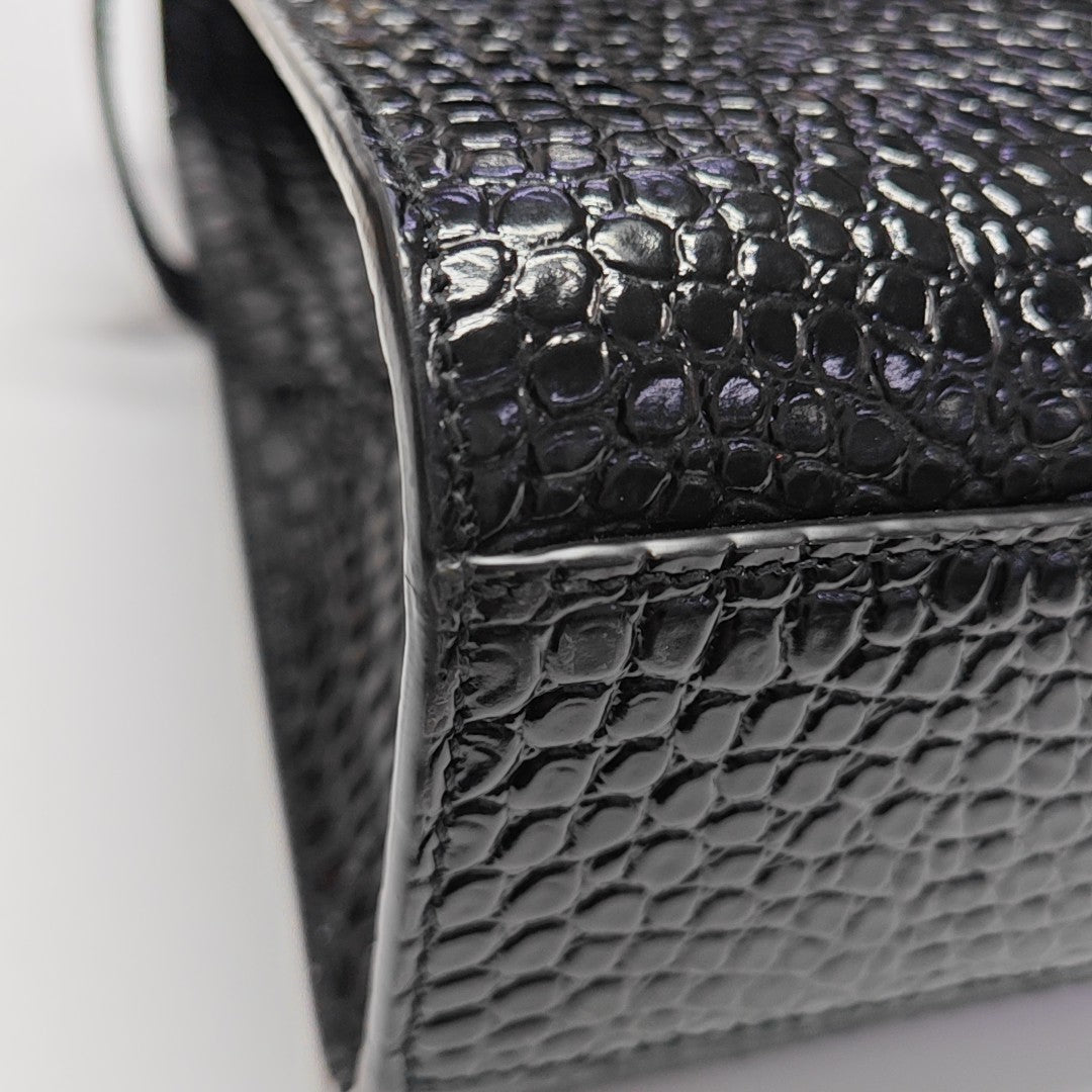 MANHATTAN Medium Calfskin Black