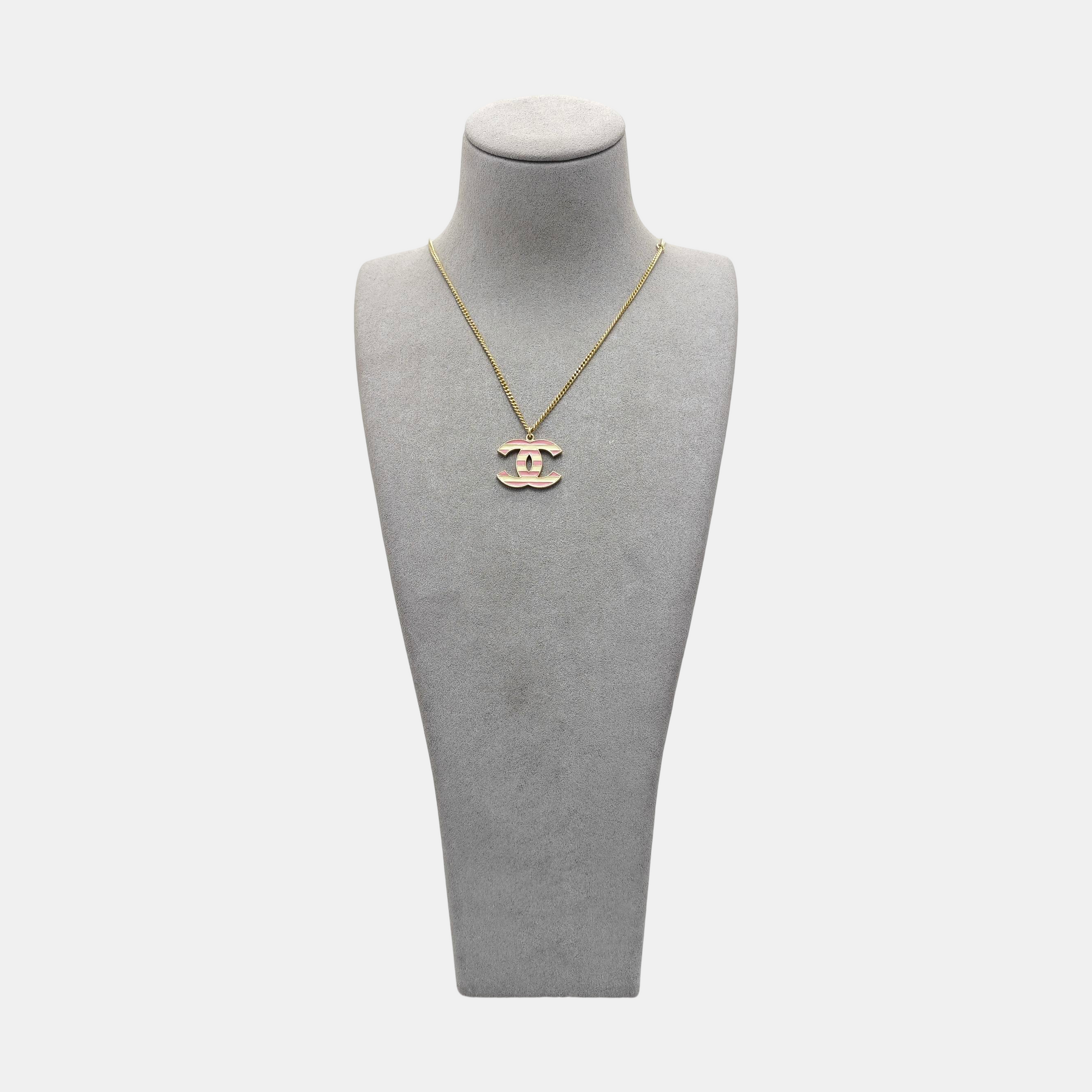 Authenticated pre-owned  Gold-tone Metal Necklace - Necklace at Looply