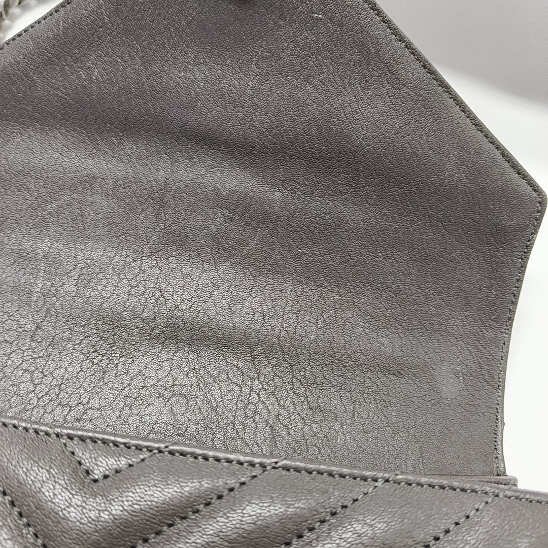 COLLEGE Medium Chevron Lambskin Gray