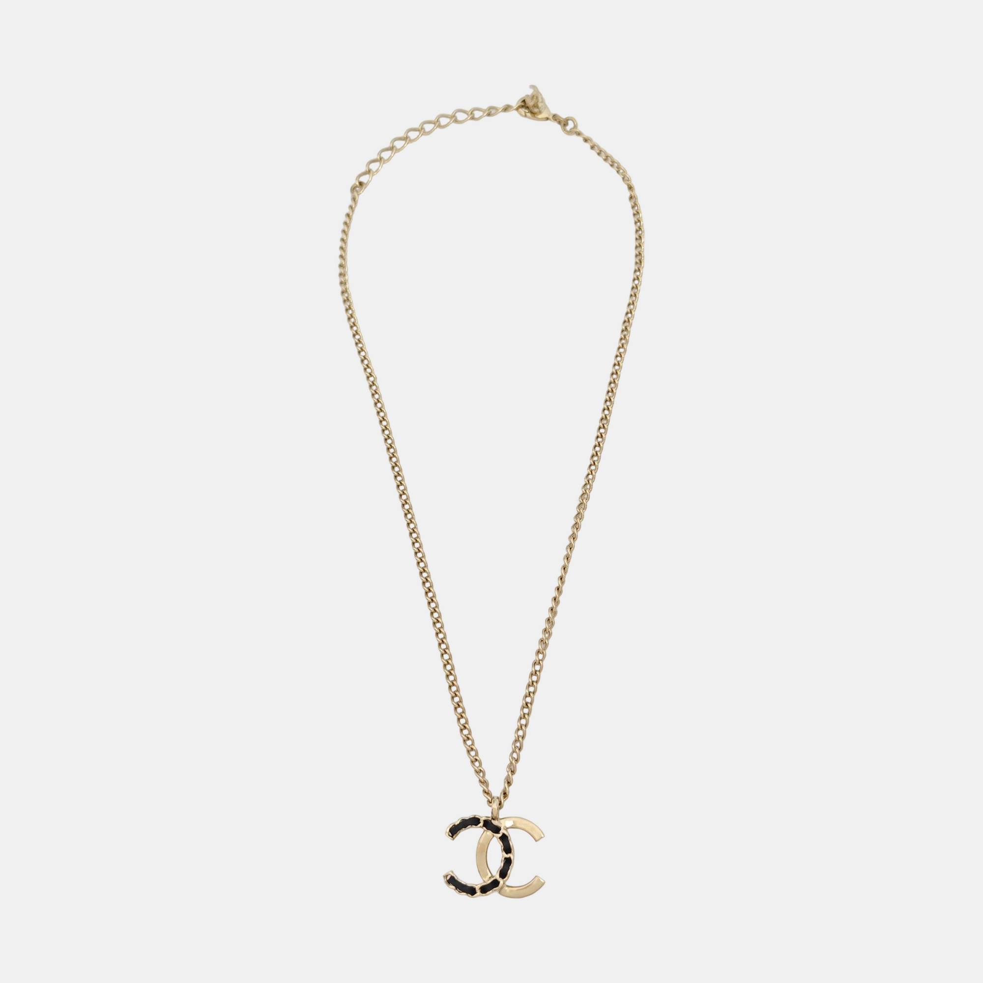 Authenticated pre-owned  Gold-tone Metal Necklace - Necklace at Looply