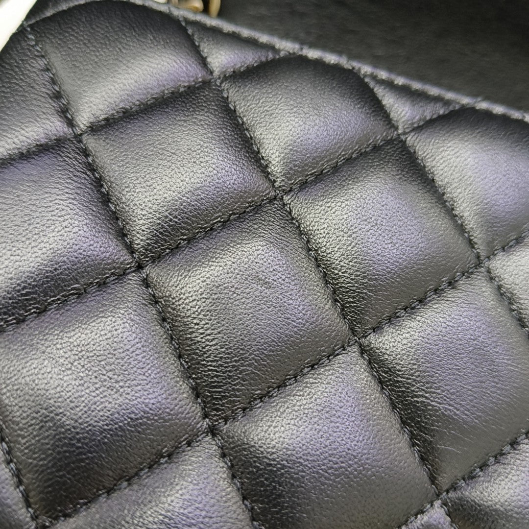 CLASSIC FLAP Mini Quilted Lambskin Black